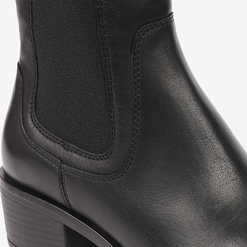 4K2DB34300 Chelsea Boots